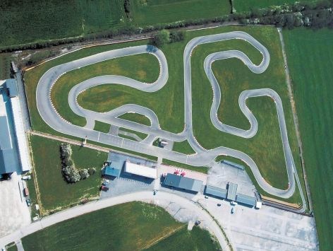 カートのレンタル Karting des Fagnes Mariembourg